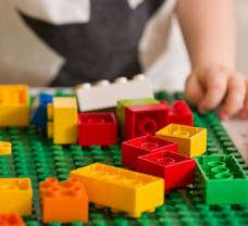 Játékos matematika: A LEGO megtanítja a gyerekeket szorozni és osztani