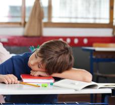 Mennyit kell aludnia iskolás gyermekének?