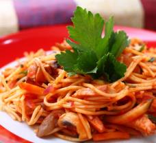 Paradicsomos-cukkinis spagetti